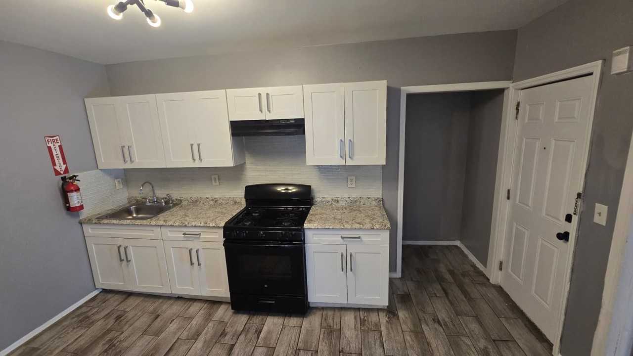 51 N 14th St #3 - Photo 3 of 8