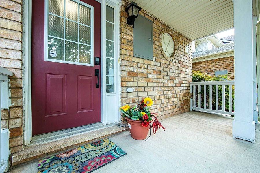 2458 Baintree Crescent - Photo 4 of 36
