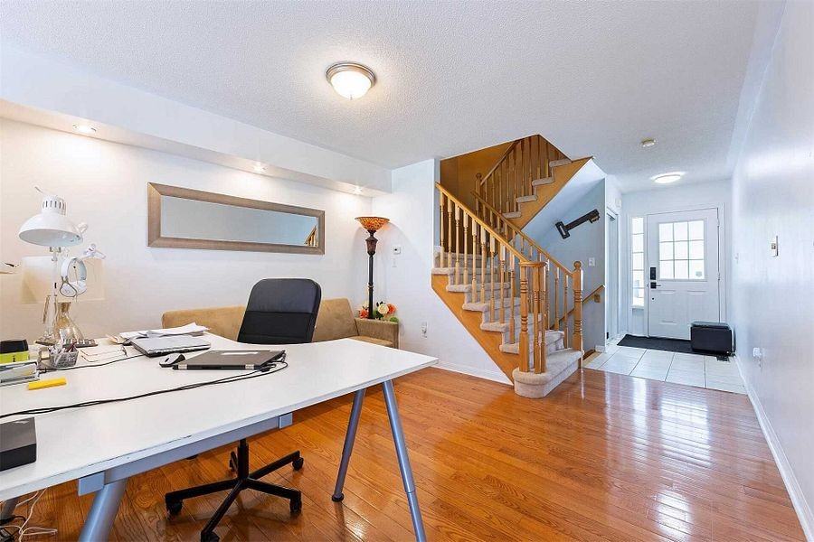 2458 Baintree Crescent - Photo 7 of 36