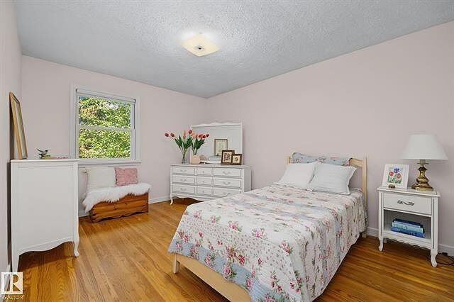9516 146 St Nw - Photo 5 of 20