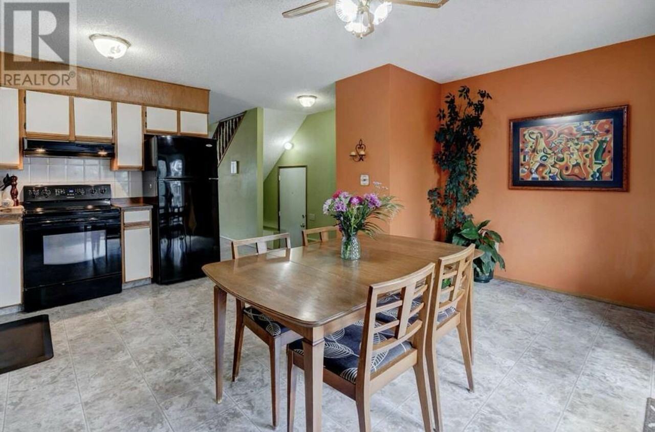2019 22 Ave Nw - Photo 4 of 25
