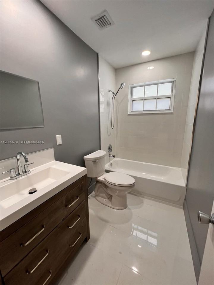 5001 Sw 87th Pl #NA - Photo 2 of 4