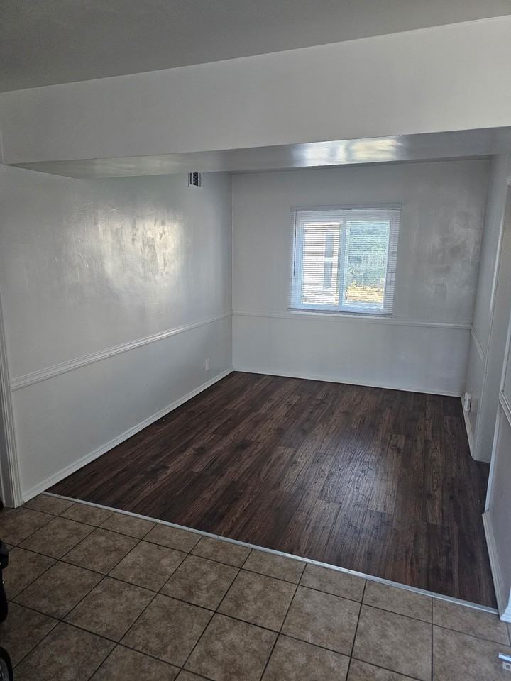2035 W 102nd St #NA - Photo 7 of 9