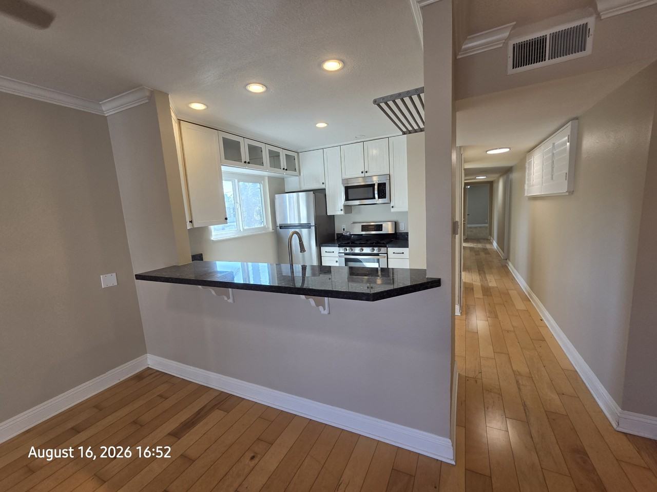 319 14th St #B - Photo 4 of 18