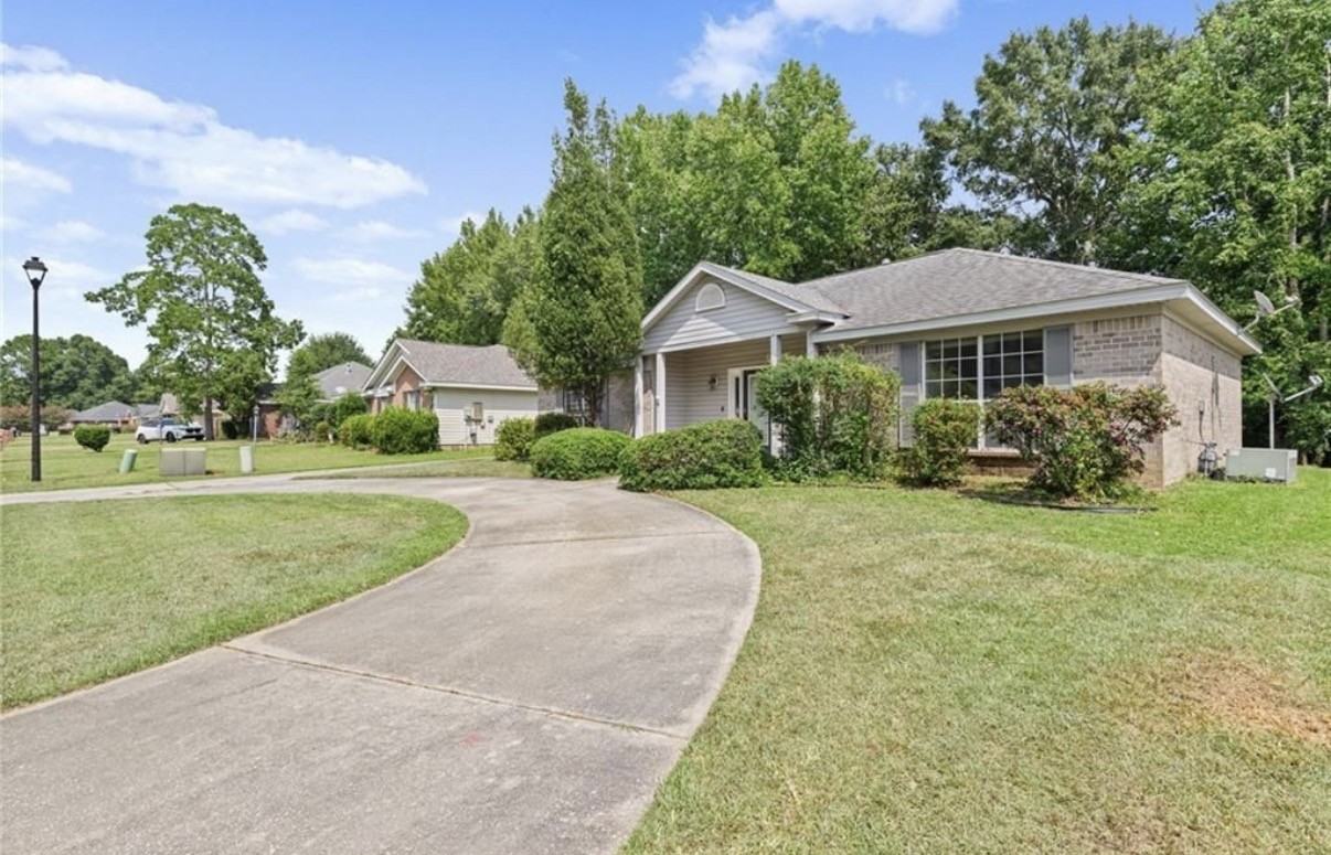 1772 Woodmont Dr #NA - Photo 2 of 19
