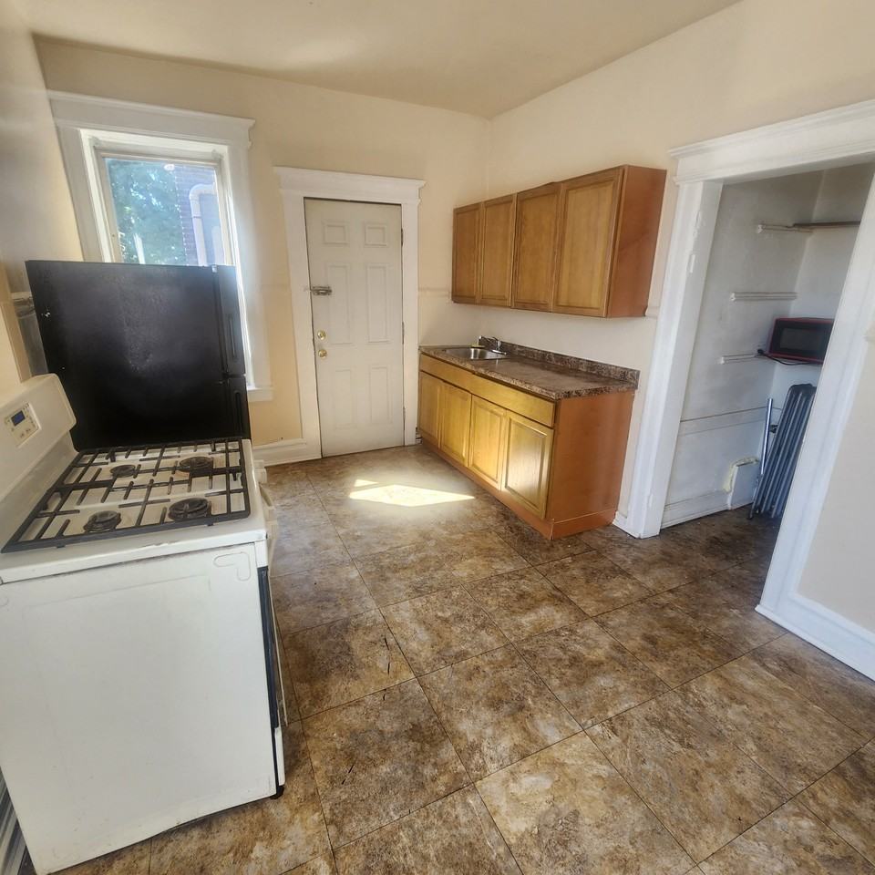71 4th Ave #7 - Photo 2 of 10