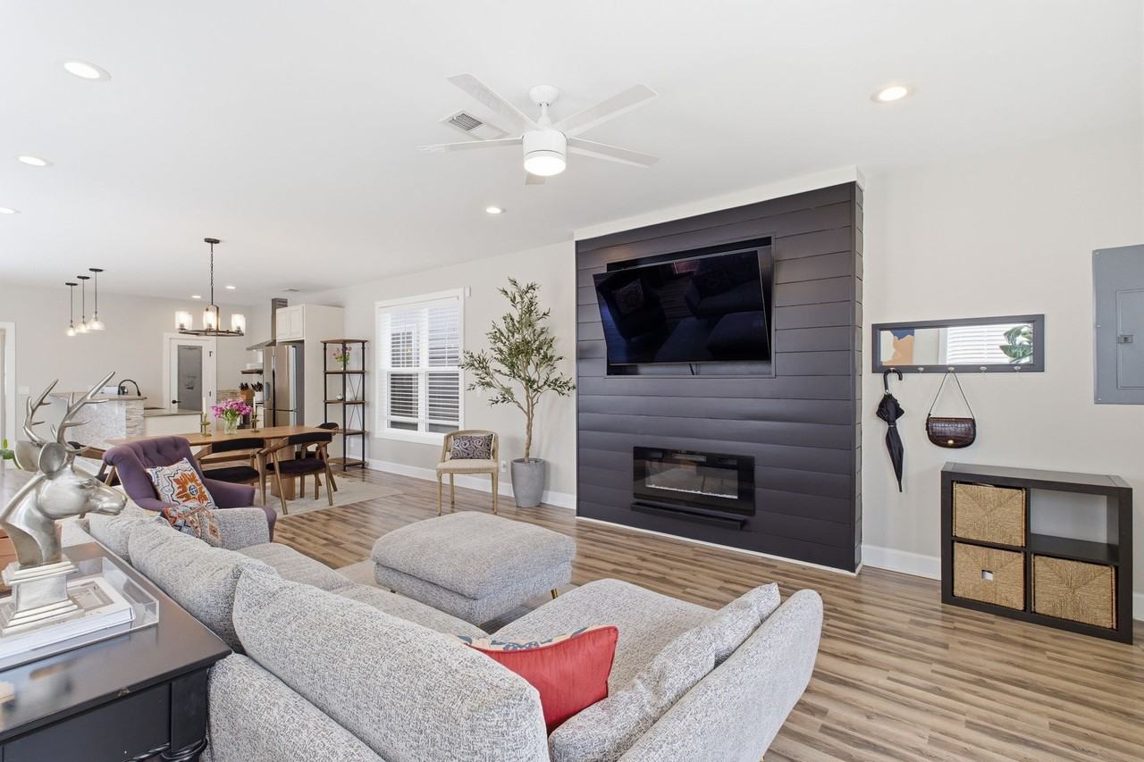 2140 Burns St #NA - Photo 5 of 33