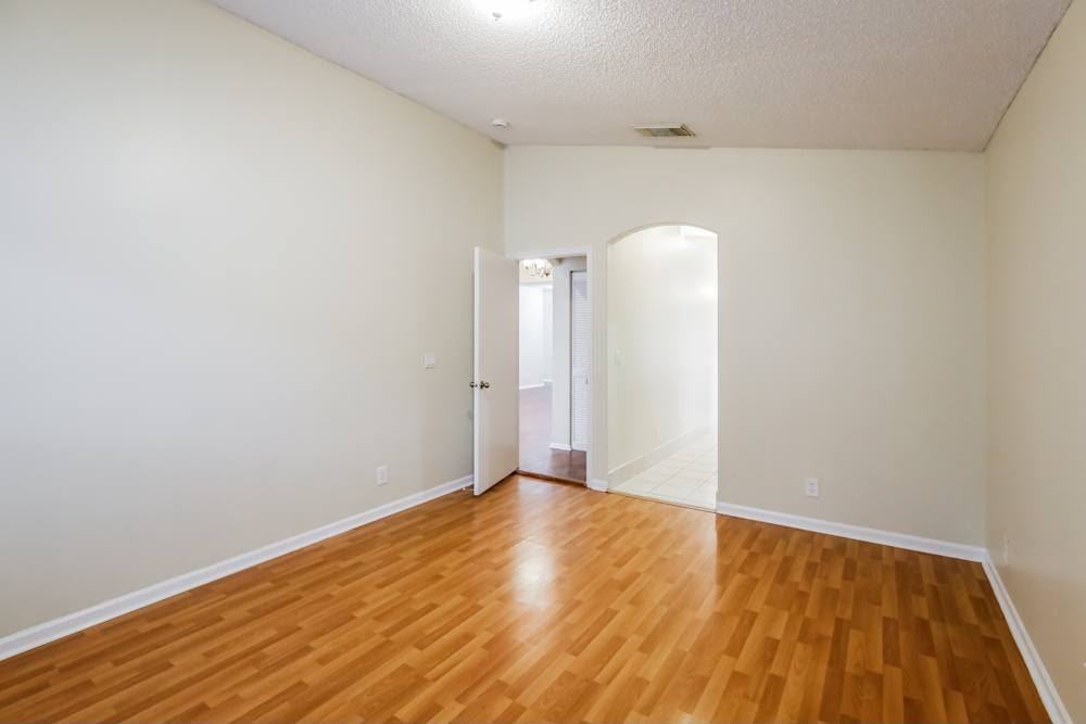 4948 Sw 32nd Way #NA - Photo 7 of 10
