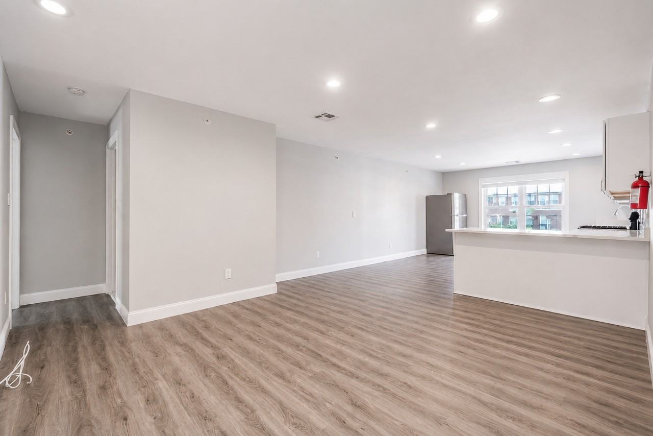 35 2nd St #3 - Photo 4 of 26