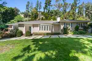 featured image of 1165 Coldwater Canyon Dr #NA