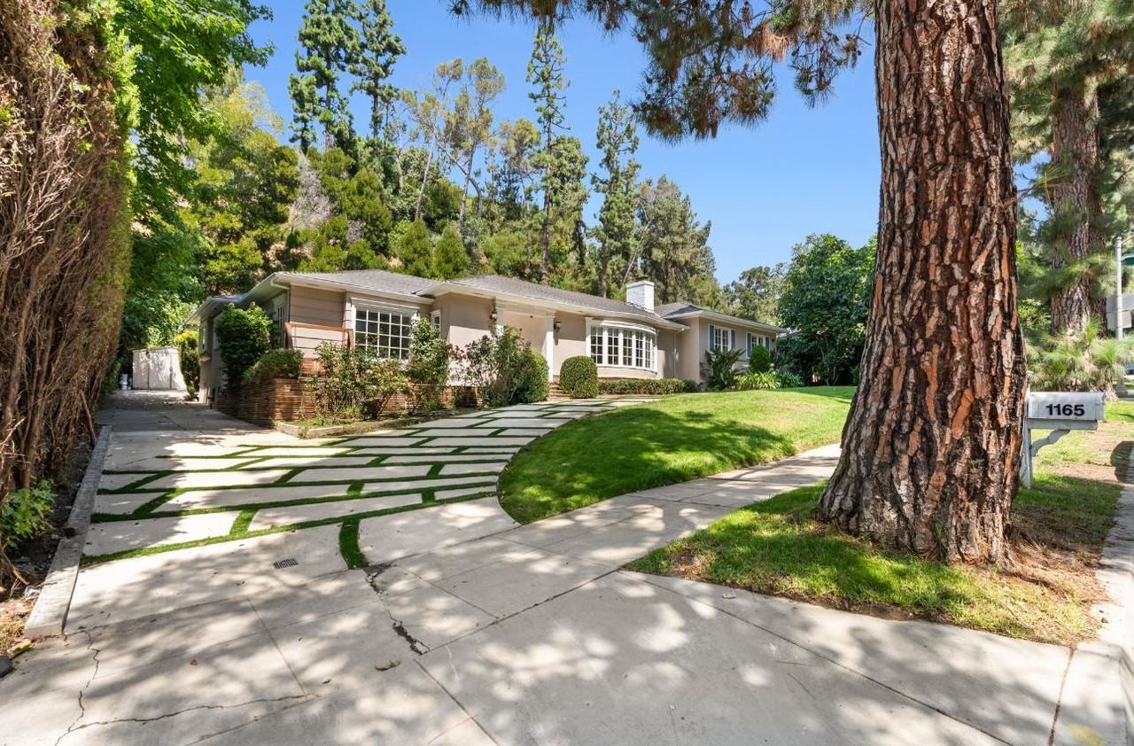 1165 Coldwater Canyon Dr #NA - Photo 2 of 35