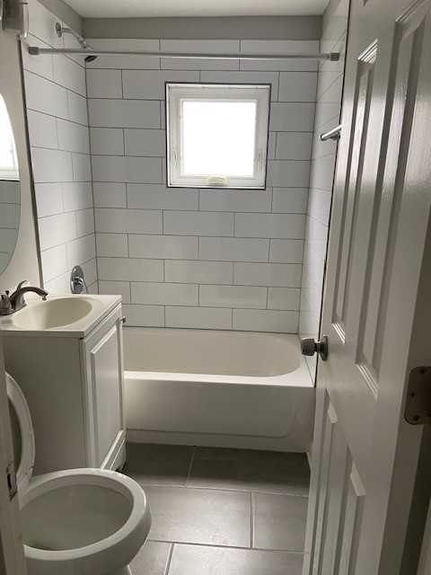 2418 W 36th St #2 - Photo 3 of 13