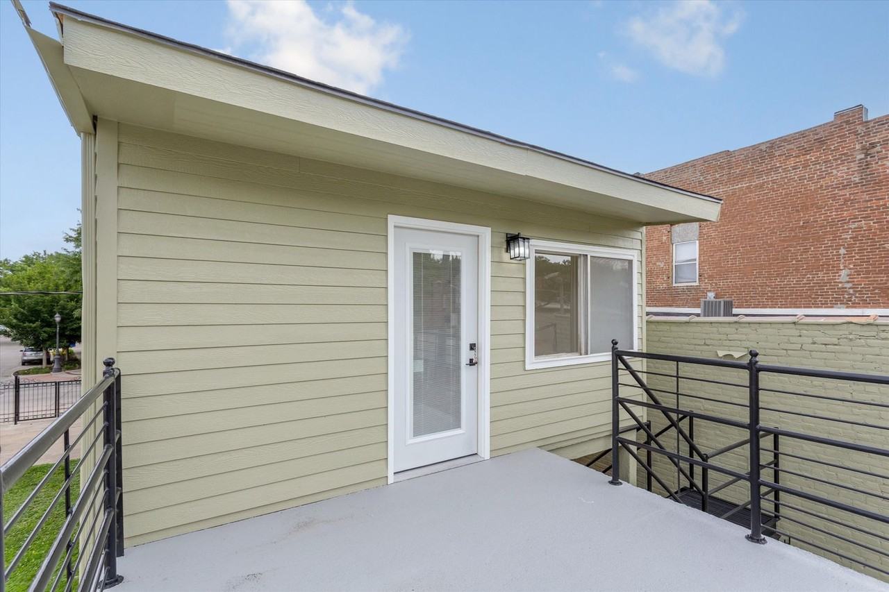 621 S Main St - Photo 3 of 33