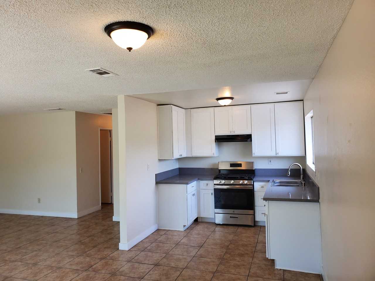 1116 Oxford Dr #D - Photo 2 of 7