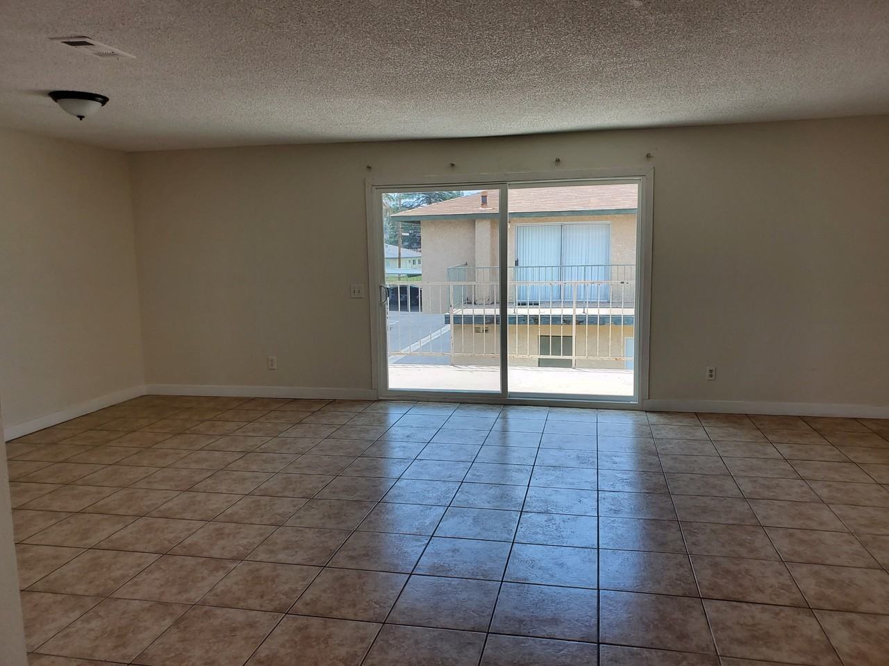 1116 Oxford Dr #D - Photo 3 of 7