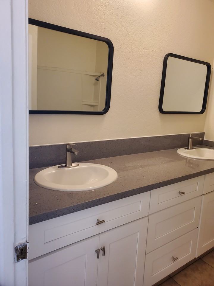 1116 Oxford Dr #D - Photo 4 of 7