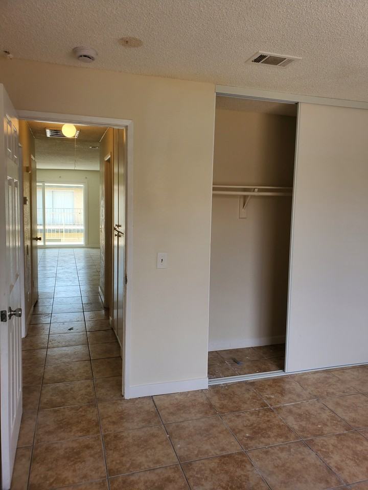 1116 Oxford Dr #D - Photo 5 of 7