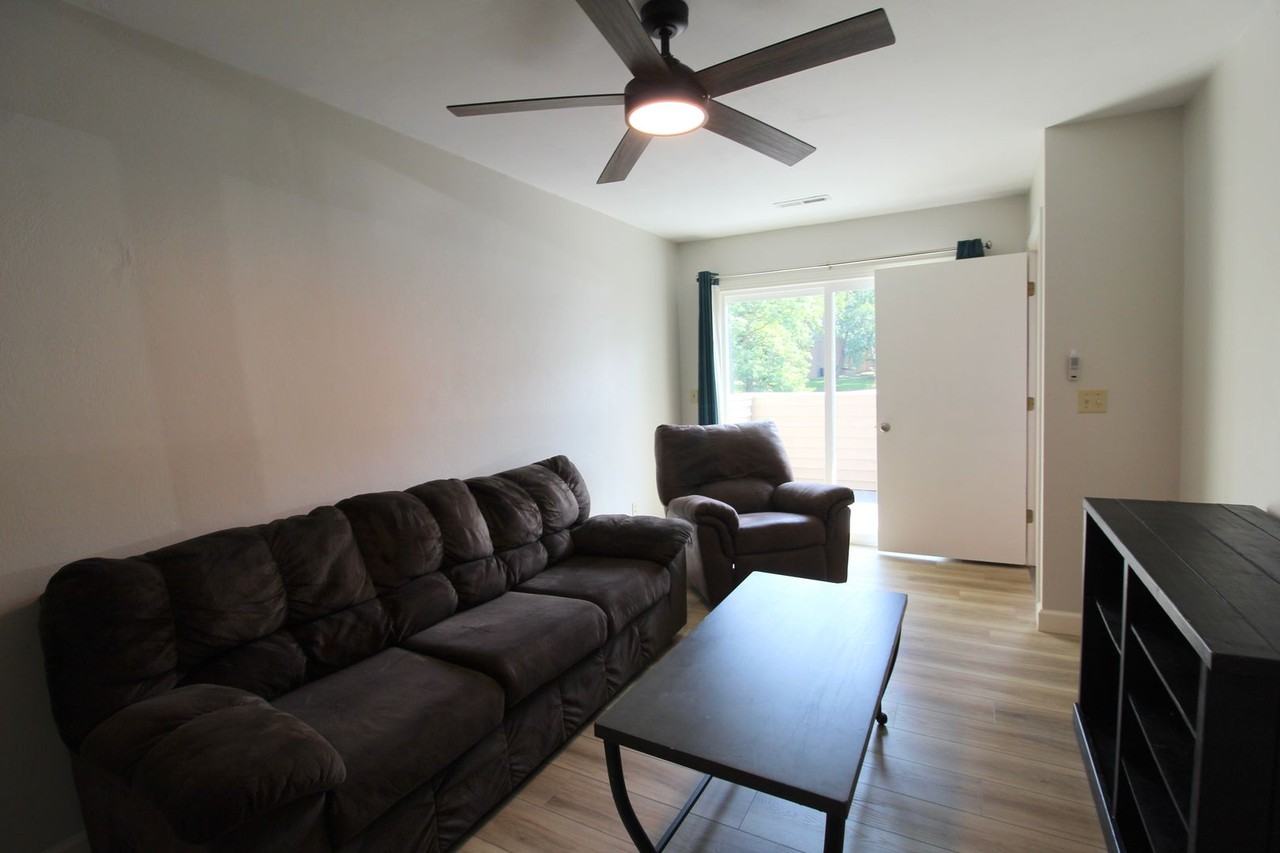 1408 Bradley Dr - Photo 4 of 27