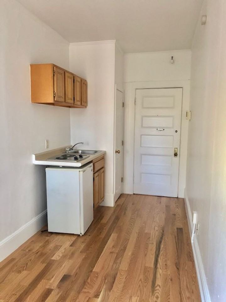 1061 Beacon St - Photo 2 of 3