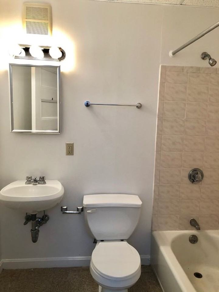 1061 Beacon St - Photo 3 of 3