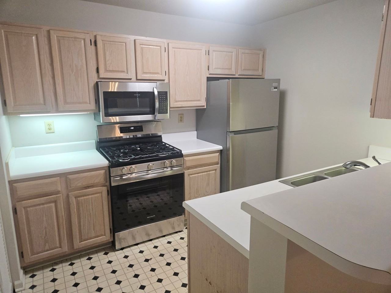 1391 Keys Crossing Dr Ne #1391 - Photo 3 of 17