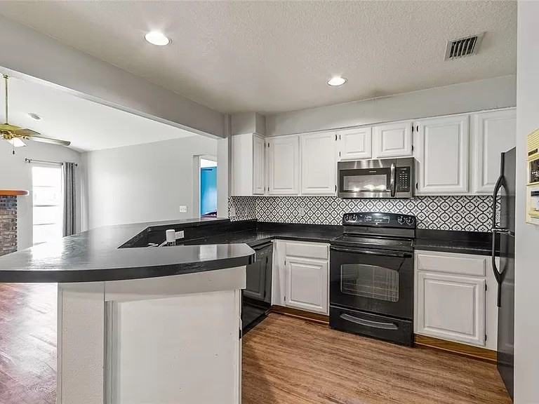 1547 Spring Ridge Cir #2 - Photo 4 of 6