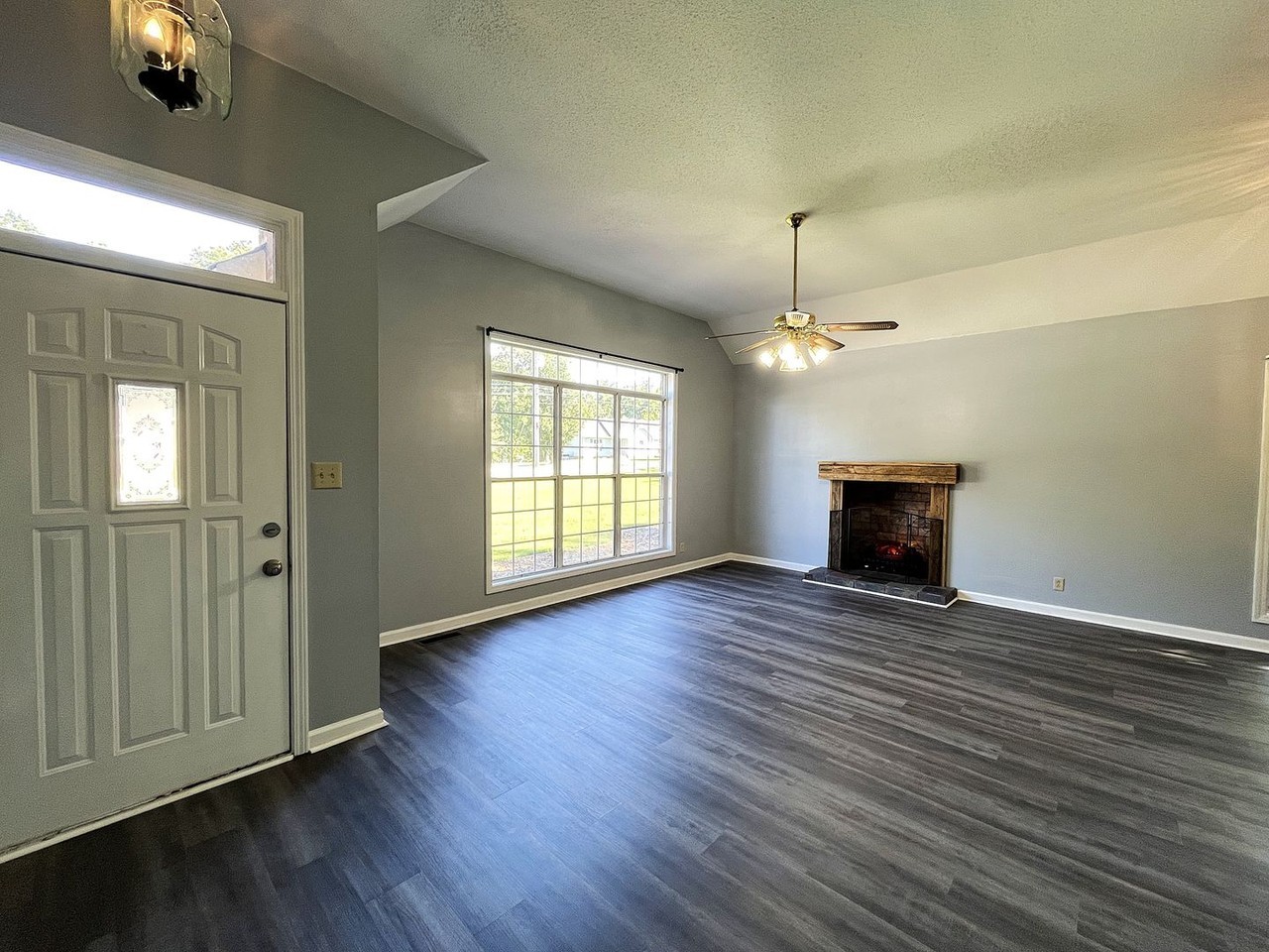 1130 Hunting Creek Ct - Photo 6 of 16