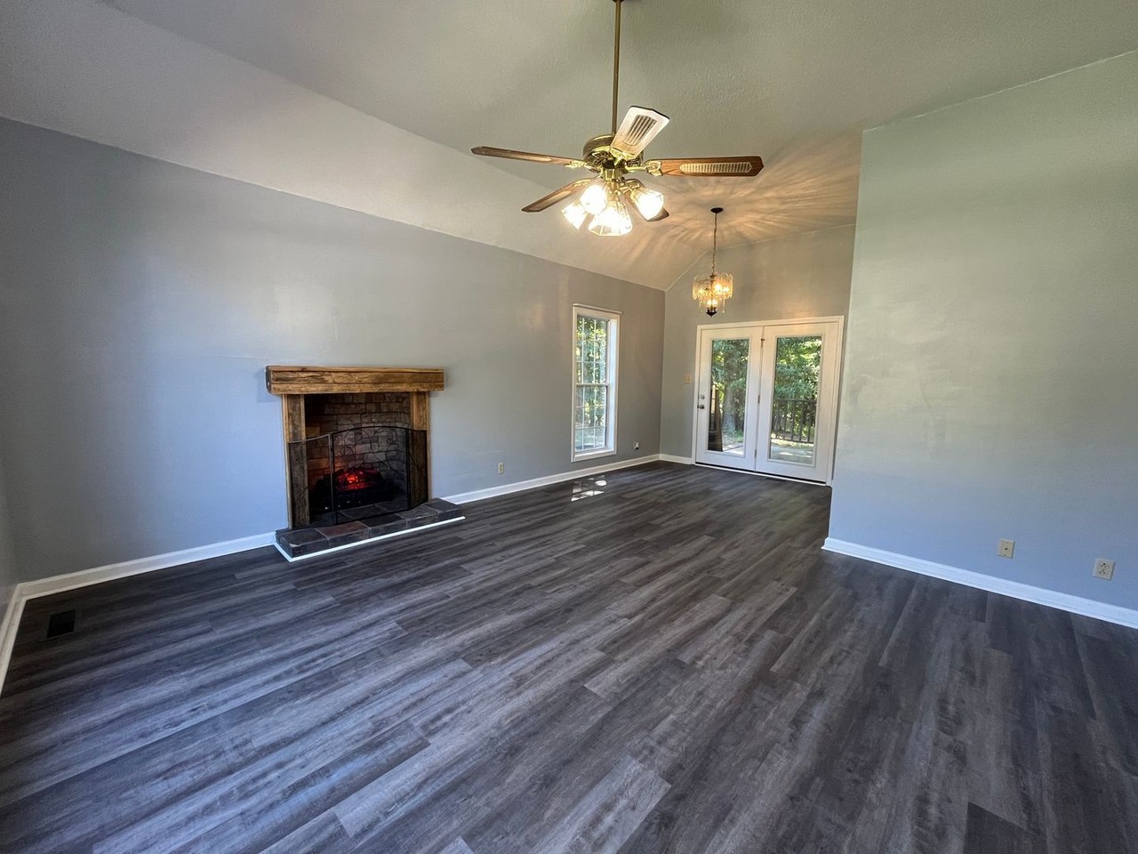 1130 Hunting Creek Ct - Photo 7 of 16