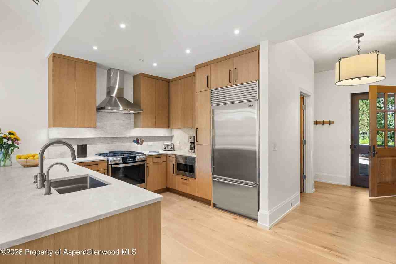 760 Promontory Ln - Photo 6 of 32