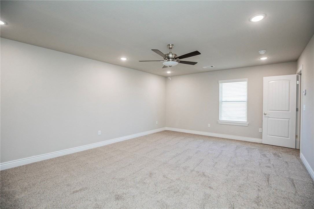 6702 Sw Basswood Ave - Photo 5 of 30