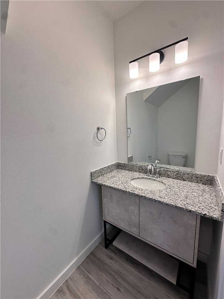 861 States Ave - Photo 2 of 22