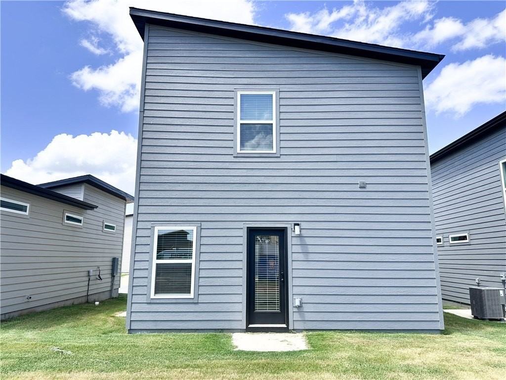 861 States Ave - Photo 4 of 22