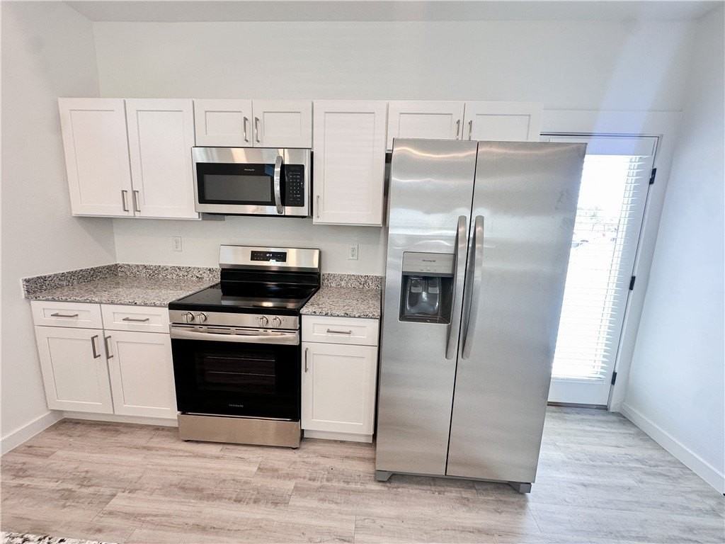 861 States Ave - Photo 5 of 22