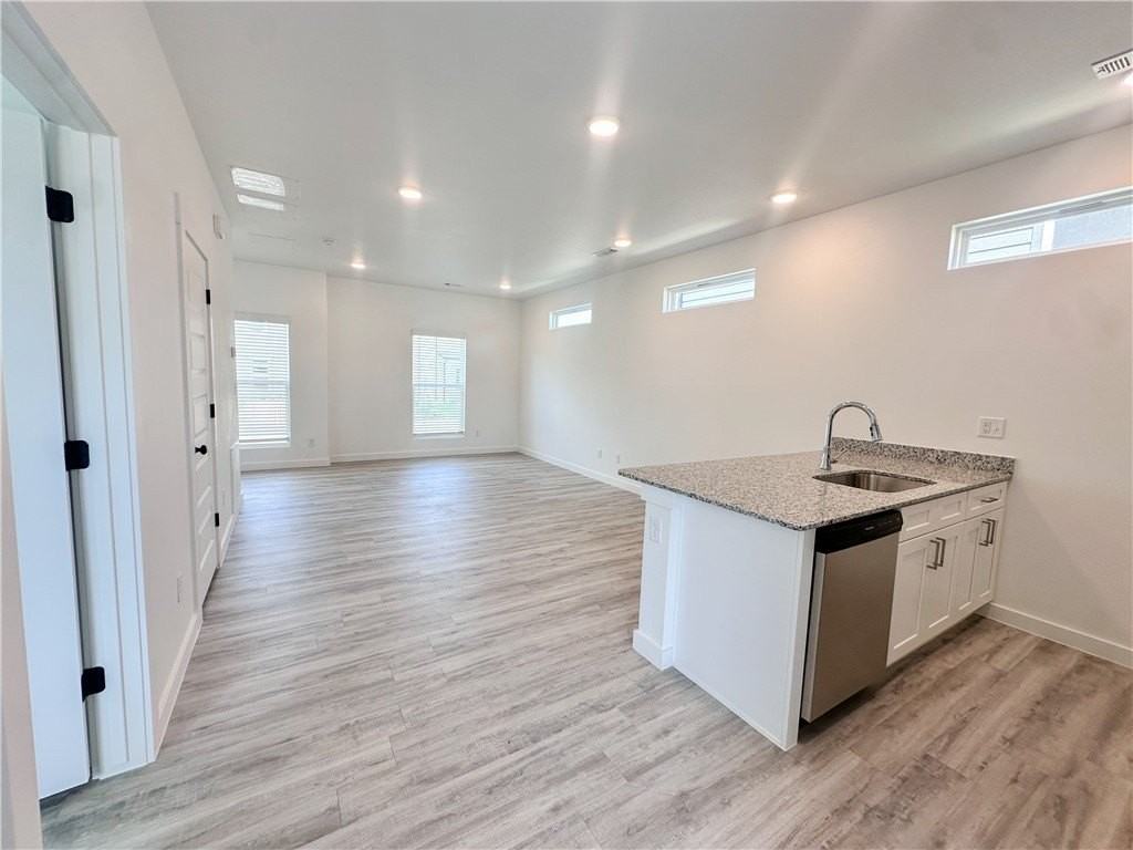 861 States Ave - Photo 6 of 22