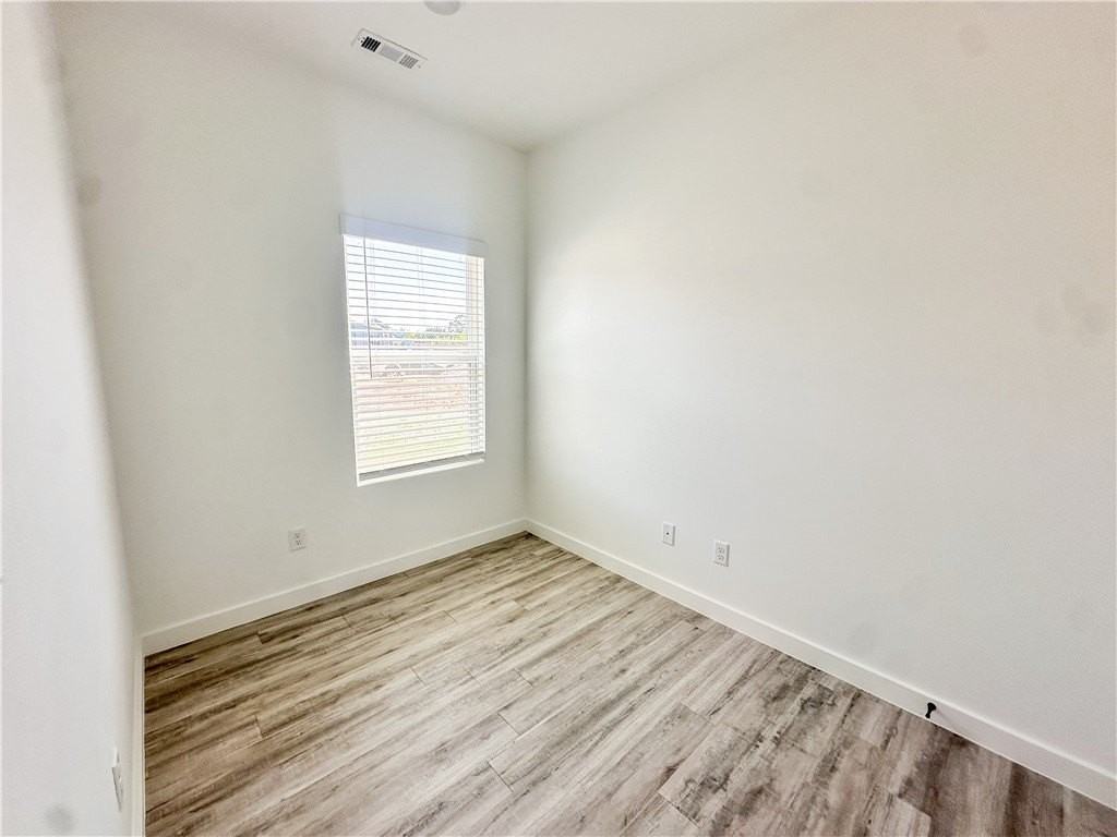 861 States Ave - Photo 7 of 22
