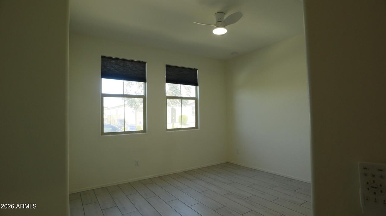 2413 W Sunland Ave - Photo 3 of 15