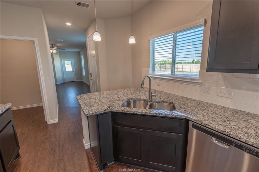 1069 Toledo Bend Dr - Photo 5 of 14