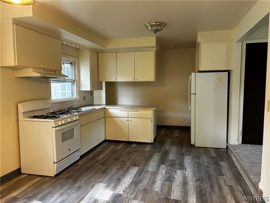 180 Greenfield Dr #180 - Photo 3 of 12