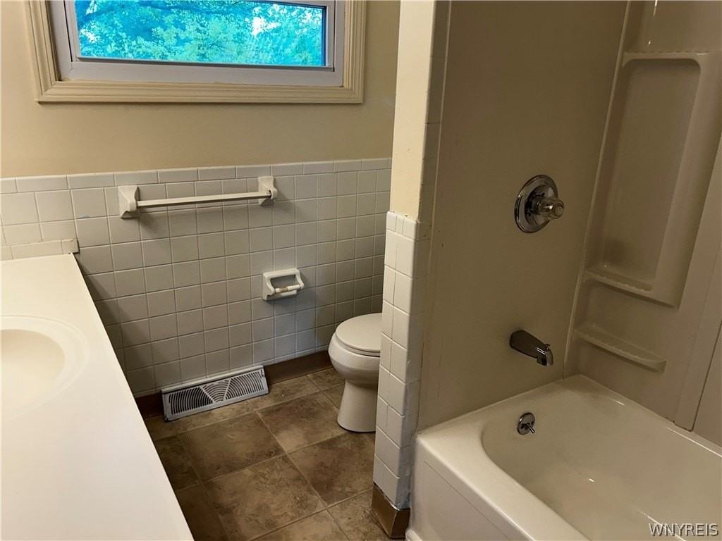 180 Greenfield Dr #180 - Photo 5 of 12