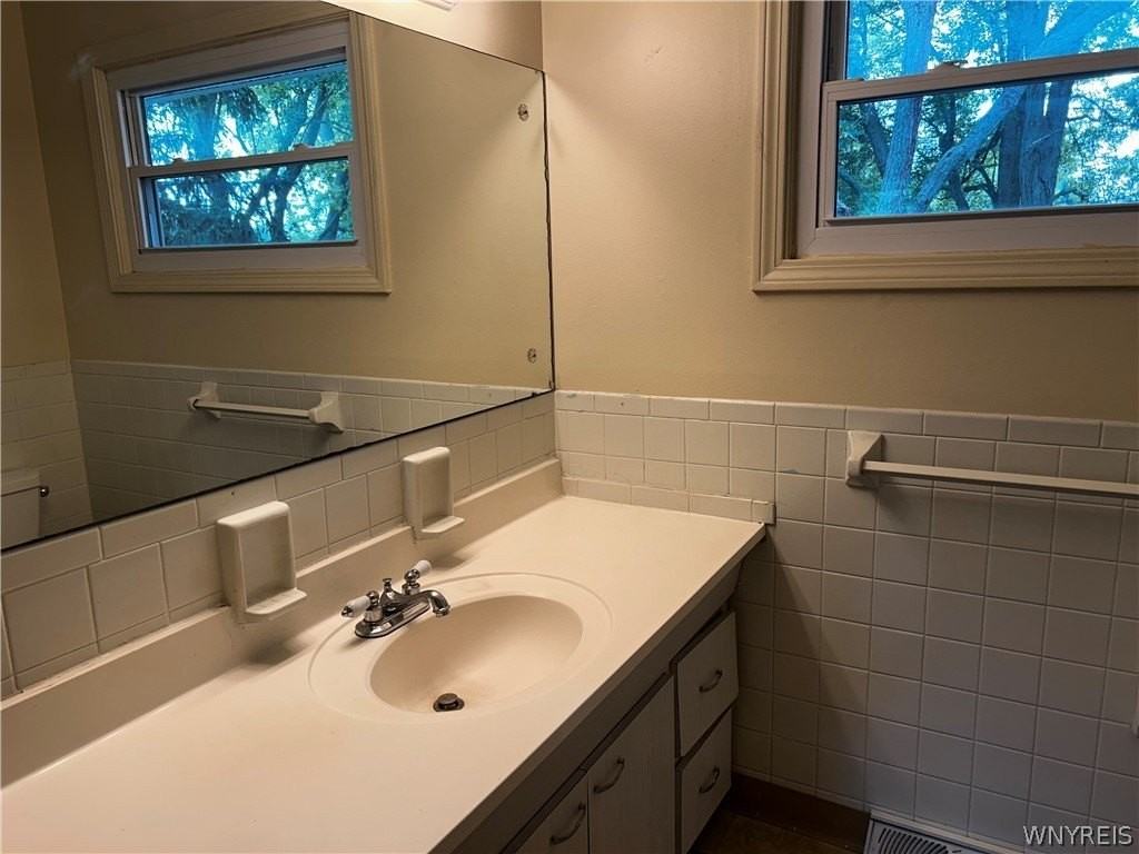 180 Greenfield Dr #180 - Photo 6 of 12