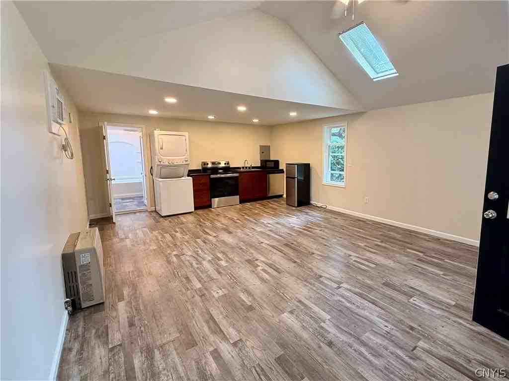 35 1/2 Elm St - Photo 2 of 5