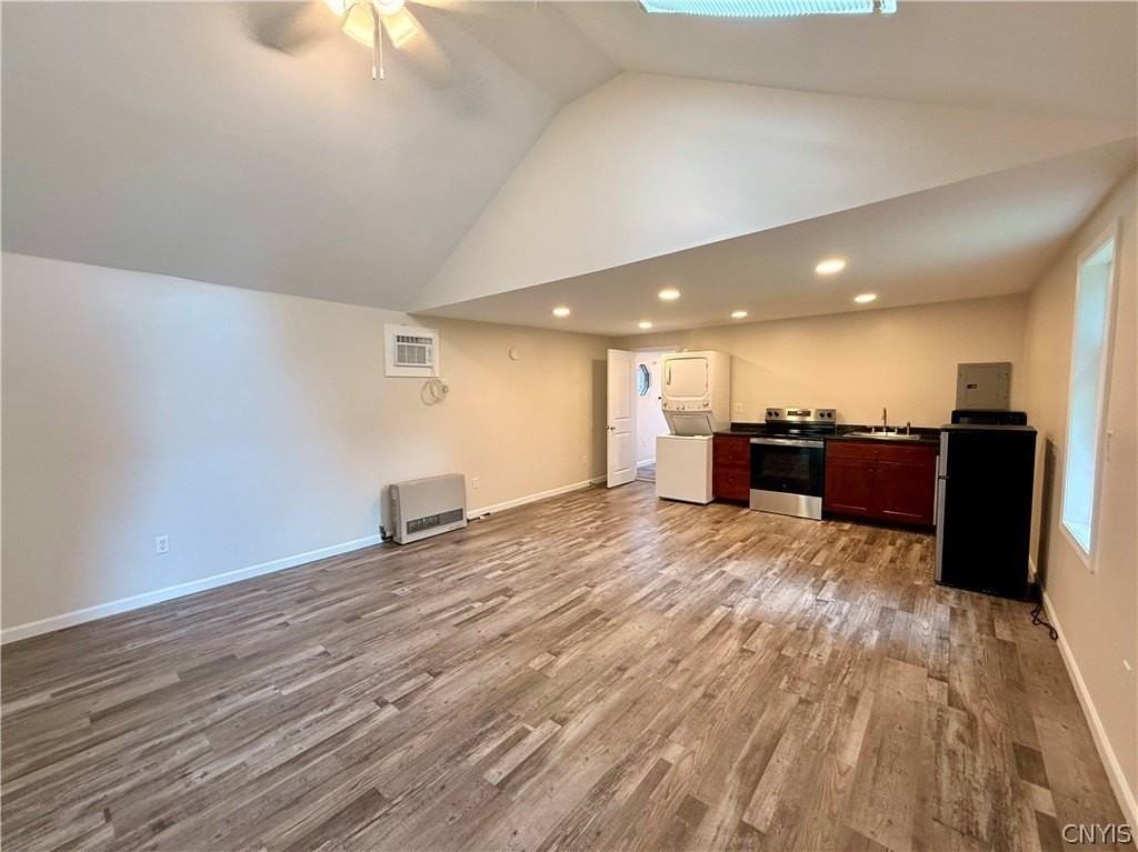 35 1/2 Elm St - Photo 3 of 5