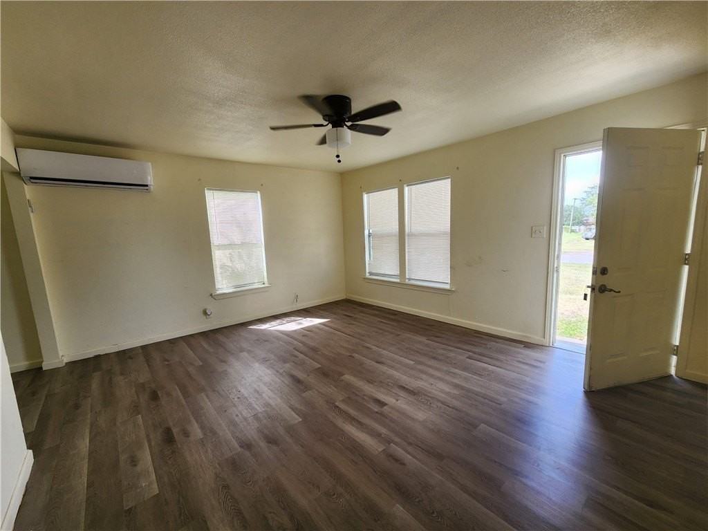 2301 Frederick Dr - Photo 2 of 7