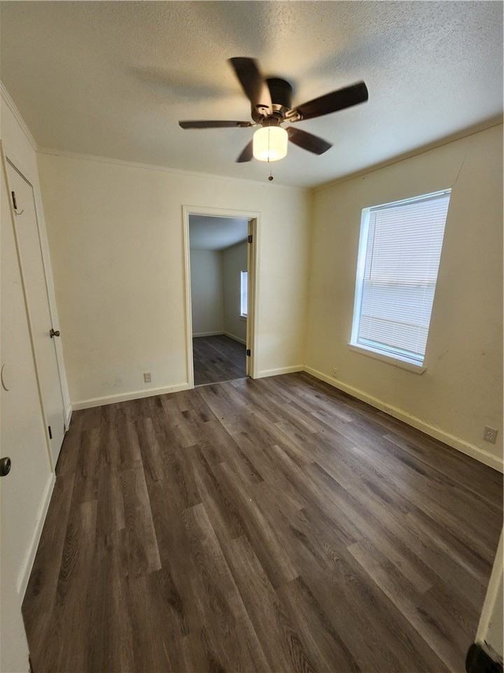 2301 Frederick Dr - Photo 4 of 7