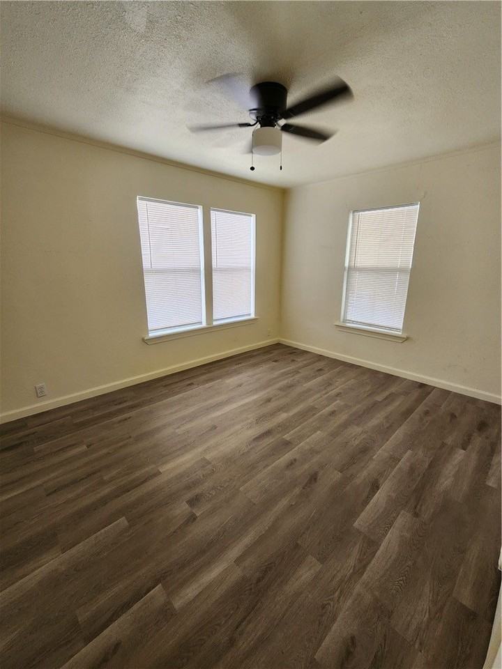 2301 Frederick Dr - Photo 6 of 7