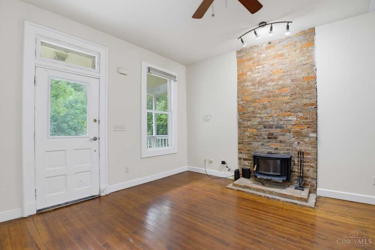 760 Straight St - Photo 2 of 32