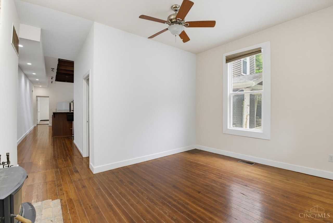 760 Straight St - Photo 6 of 32