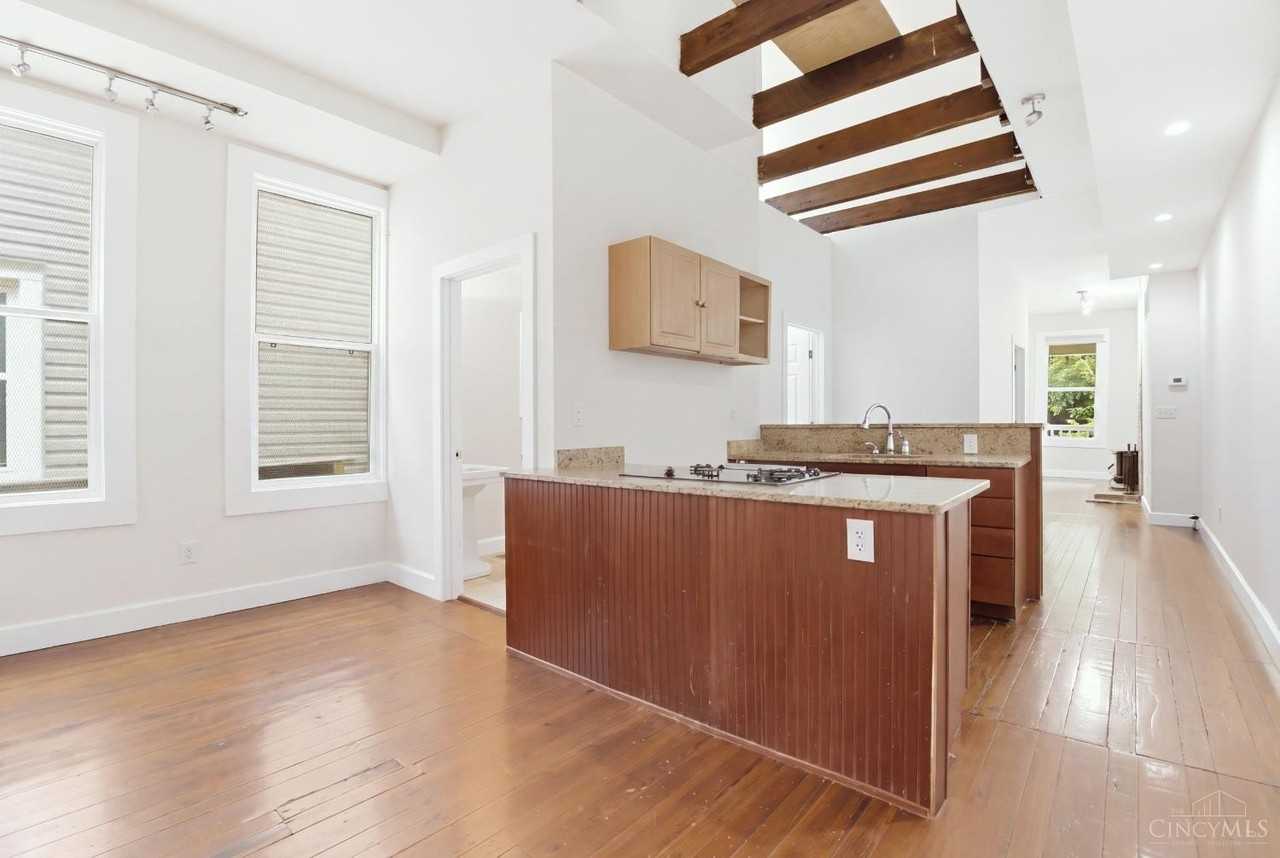 760 Straight St - Photo 7 of 32
