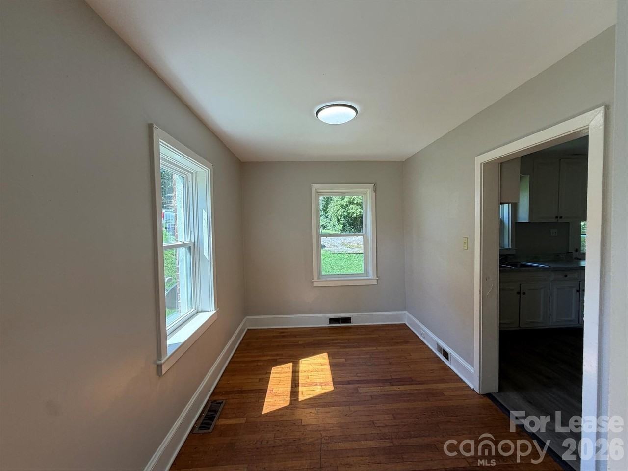 423 N Center St - Photo 3 of 9