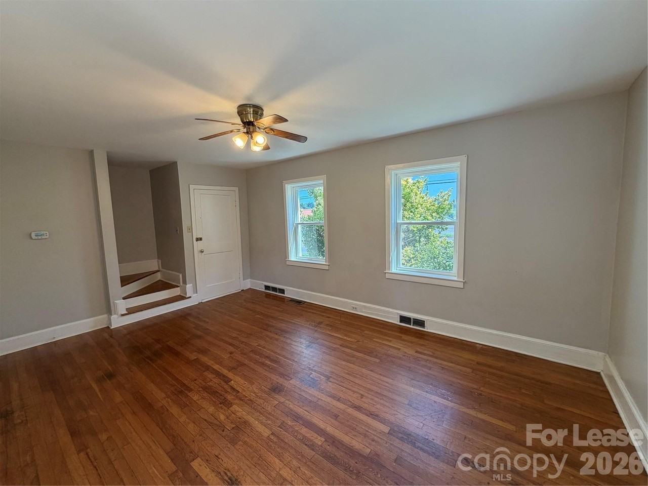423 N Center St - Photo 4 of 9